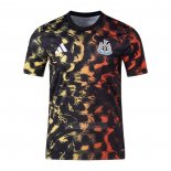 Camisola Pre Match del Newcastle United 2025-2026